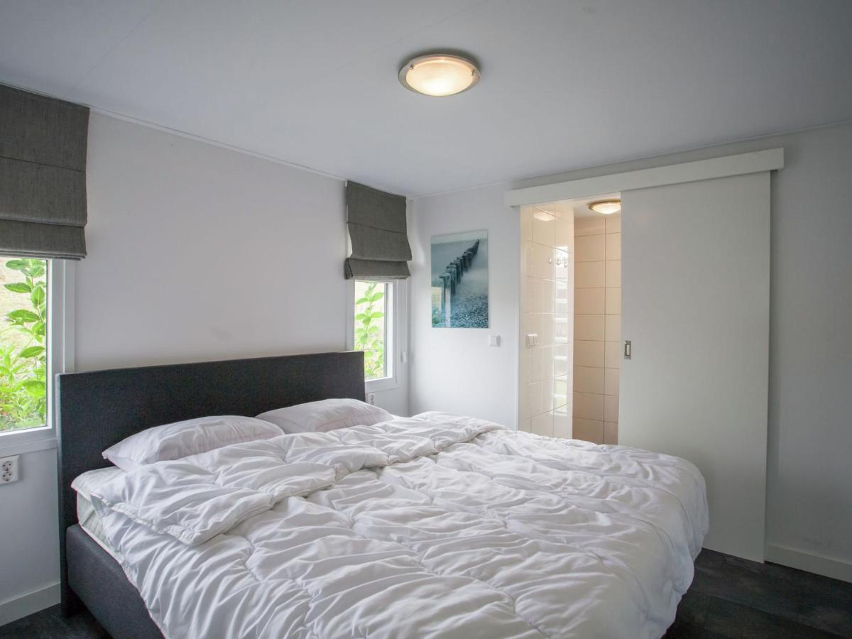 Holiday Home In Kattendijke With Terrace ภายนอก รูปภาพ