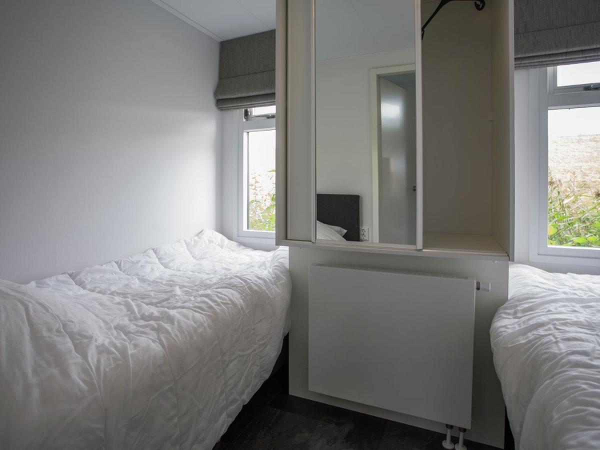 Holiday Home In Kattendijke With Terrace ภายนอก รูปภาพ